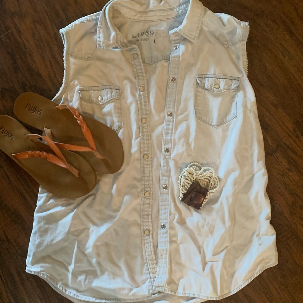 Gap stonewash snap denim tank Large
